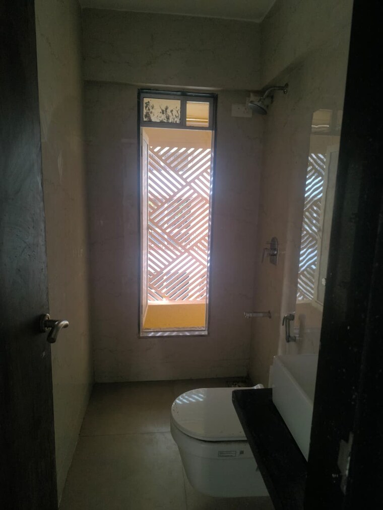 Bathroom, vishwa-bhuvan 2 Bedroom 800 Sq.Ft. Apartment In Chembur Mumbai 9467152