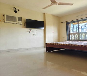 Room in 2 BHK Apartment at Parel – for Rent