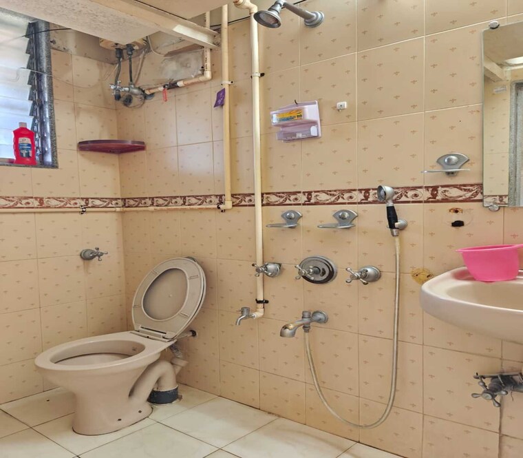 Bathroom, parel 2 Bedroom 770 Sq.Ft. Apartment In Parel Mumbai 9467172