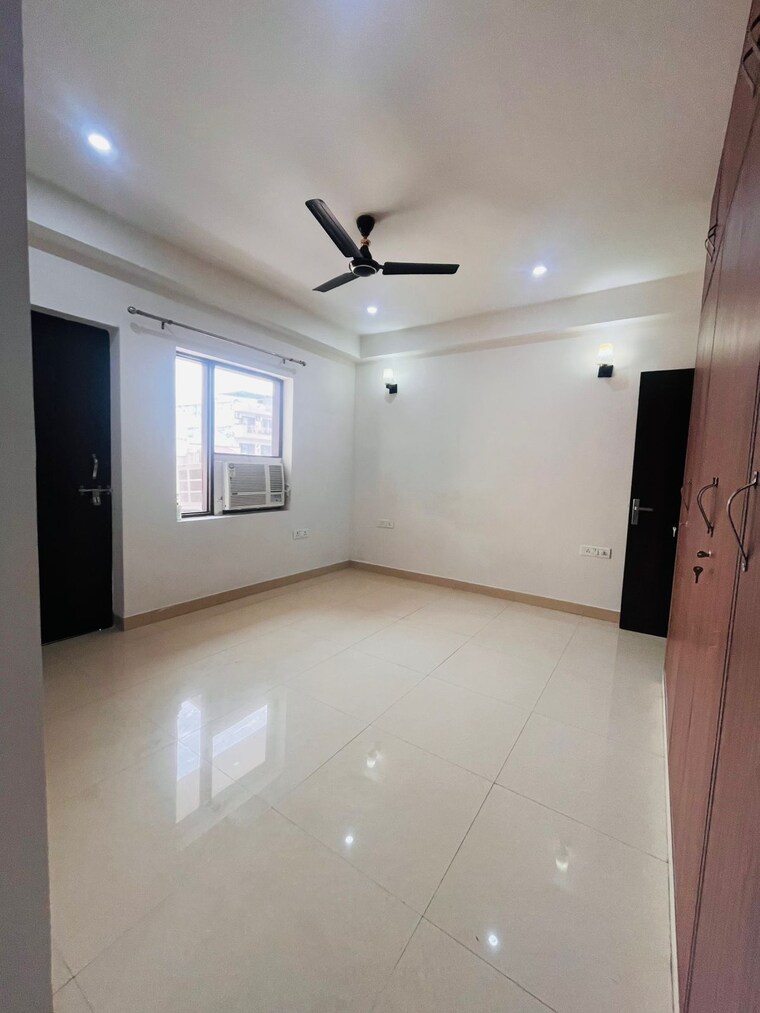 Room, sector 46 2 Bedroom 1279 Sq.Ft. Builder Floor In Sector 46 Gurgaon 9467188
