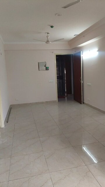Room in 3 BHK Apartment at La Residentia, Tech Zone 4 Greater Noida – for Rent