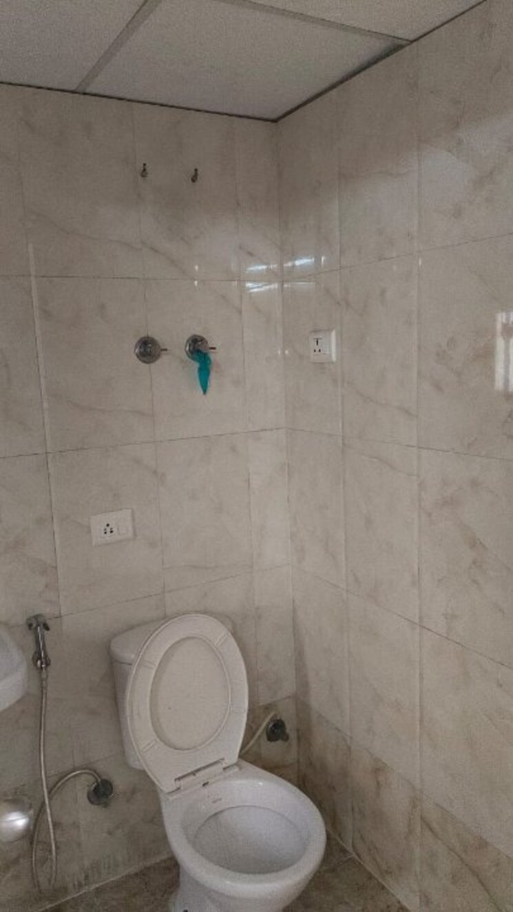 Bathroom, la-residentia 3 Bedroom 1170 Sq.Ft. Apartment In Tech Zone 4 Greater Noida Greater Noida 9467182