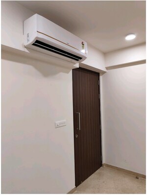 Room in 2 BHK Apartment at Indiabulls One Indiabulls, Pokhran Road No Two – for Rent