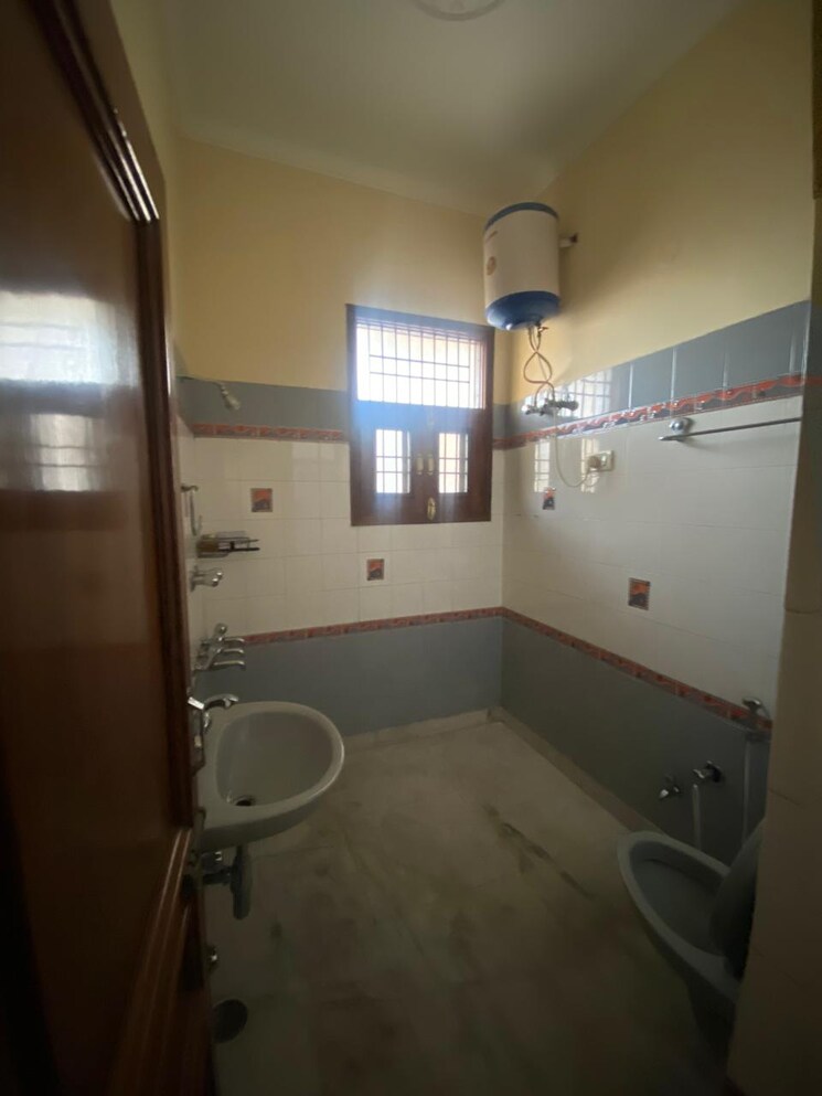 Bathroom, old ambala road 2 Bedroom 2000 Sq.Ft. Villa In Old Ambala Road Panchkula 9467380
