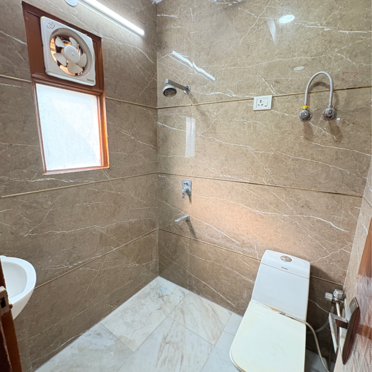 Bathroom, khirki extension 1 Bedroom 45 Sq.Yd. Builder Floor In Khirki Extension Delhi 9467376