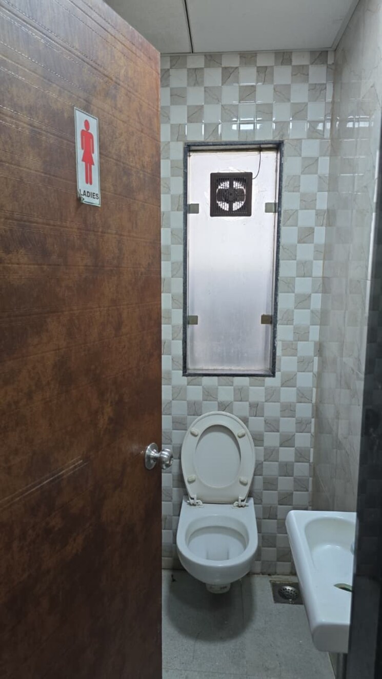 Bathroom, rupa-solitaire Commercial Office Space 3960 Sq.Ft. In Kopar Khairane Navi Mumbai 9467378