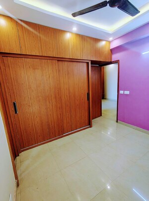 Room in 2 BHK Apartment at Suncity Avenue 76, Sector 76 – for Rent