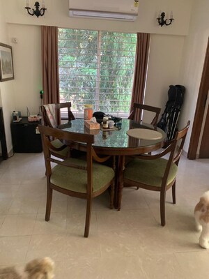 Room in 3 BHK Apartment at Bandra West – for Rent