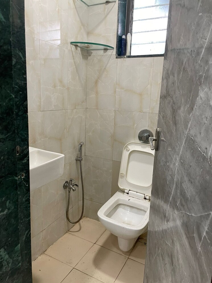 Bathroom, vishwa-plan-s-business-park Commercial Office Space 830 Sq.Ft. In Nerul Navi Mumbai 9467445