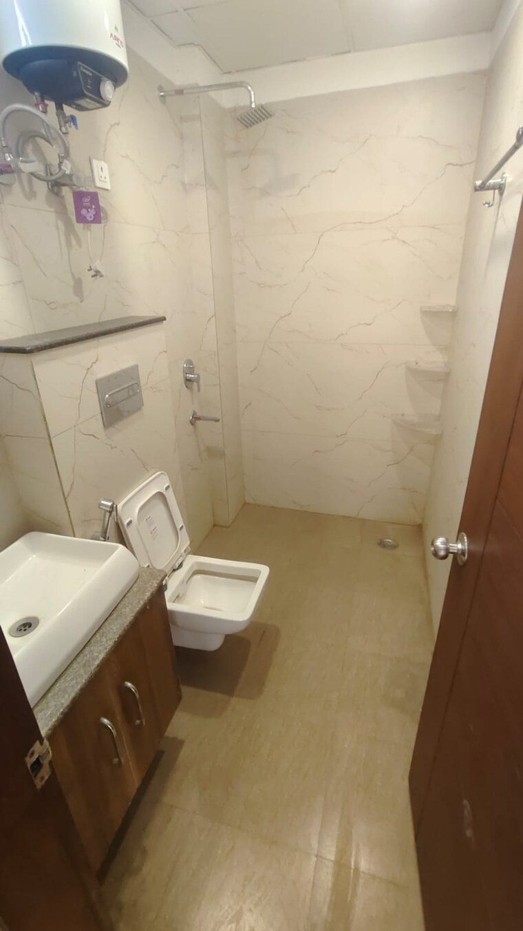 Master Bedroom, gupta-awas 3 Bedroom 2250 Sq.Ft. Builder Floor In Sector 43 Gurgaon 9467511