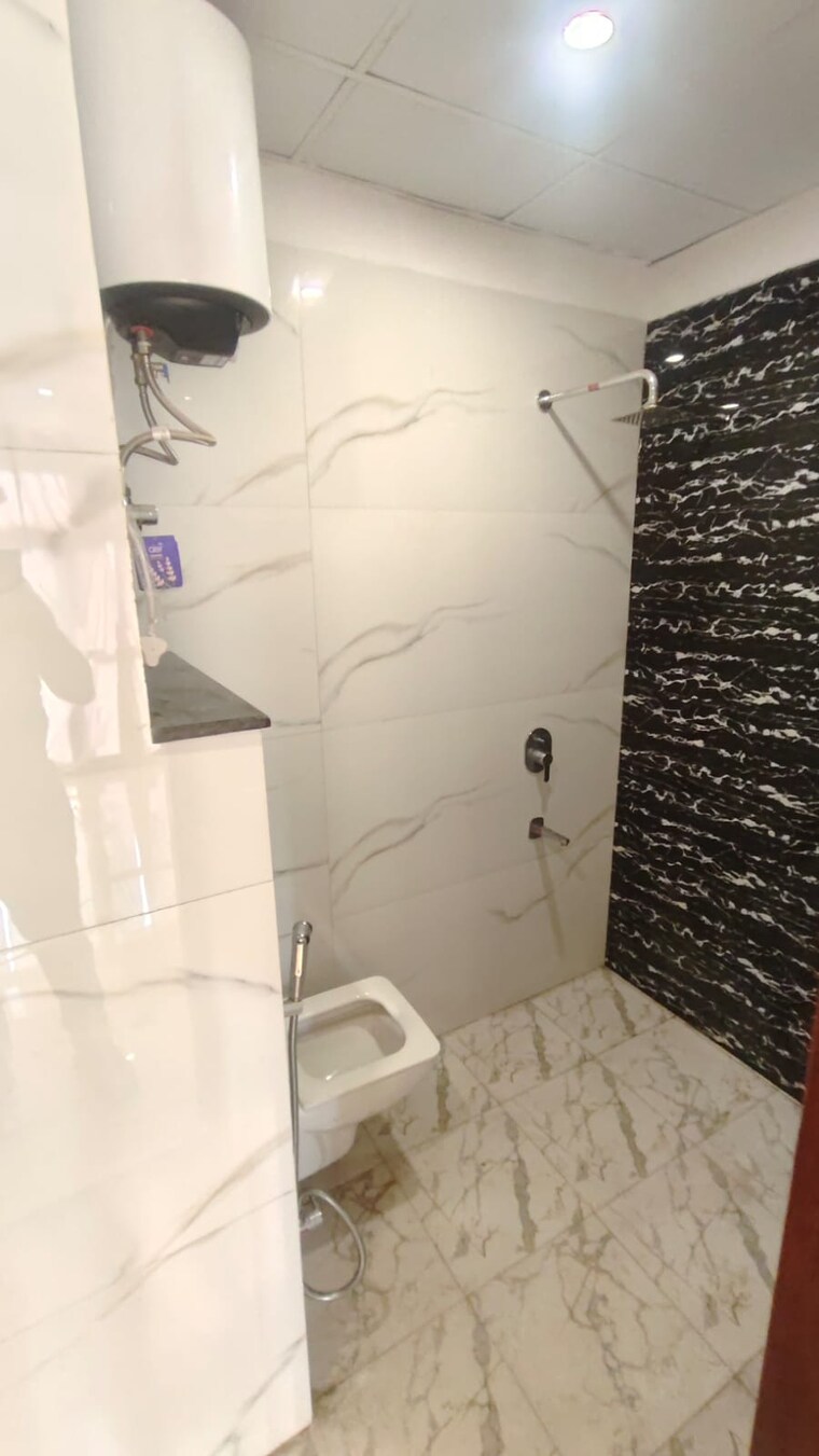 Bathroom, gupta-awas 3 Bedroom 2250 Sq.Ft. Builder Floor In Sector 43 Gurgaon 9467511