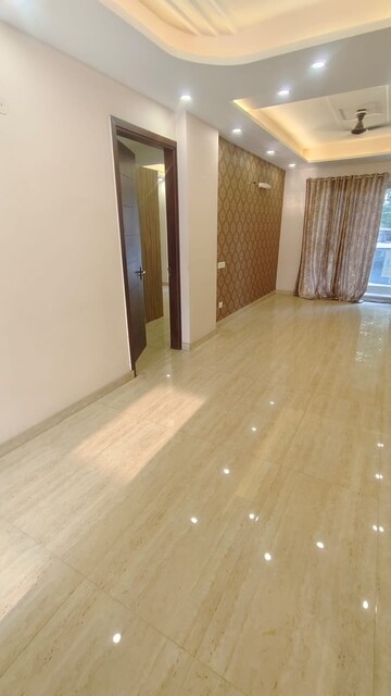 Room in 3 BHK Builder Floor at Gupta Awas, Sector 43 – for Rent