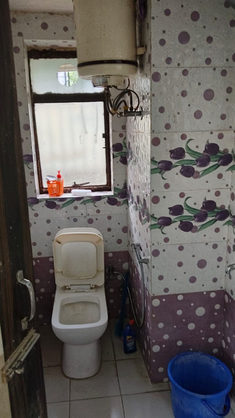 Bathroom, housing-board-colony-sector-17 1 RK 200 Sq.Ft. Builder Floor In Sector 17a Gurgaon 9467503