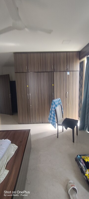 Furnished Amenities in 5 BHK Apartment at Peninsula Ashok Towers, Parel – for Rent