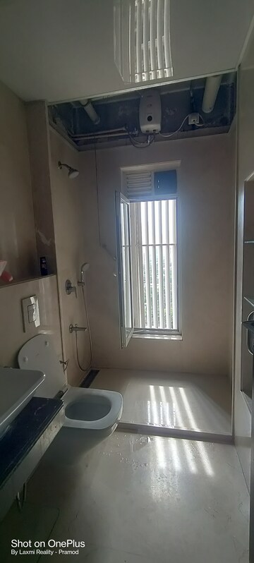 Bathroom in 5 BHK Apartment at Peninsula Ashok Towers, Parel – for Rent