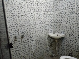 Master Bedroom in 1 BHK Builder Floor at Mayur Vihar Phase 1 – for Rent