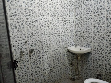 Master Bedroom in 1 BHK Builder Floor at Mayur Vihar Phase 1 – for Rent