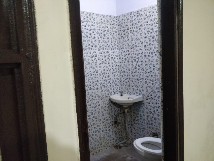 Bathroom, mayur vihar phase 1 1 Bedroom 440 Sq.Ft. Builder Floor In Mayur Vihar Phase 1 Delhi 9467539