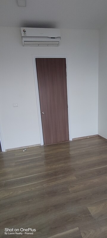 Room in 2 BHK Apartment at Ashok Towers, Parel – for Rent