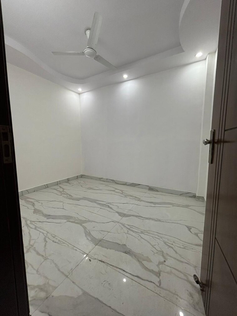 Room, govindpuri 3 Bedroom 900 Sq.Ft. Builder Floor In Govindpuri Delhi 9467564