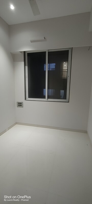 Room in 3 BHK Apartment at Chaitanya Tower, Prabhadevi – for Rent