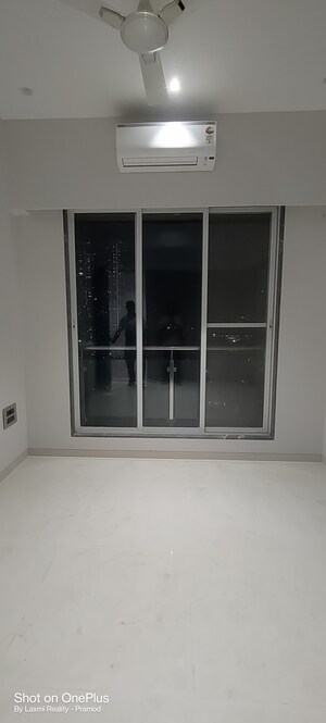 Room in 3 BHK Apartment at Chaitanya Tower, Prabhadevi – for Rent