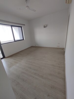 Room in 2 BHK Apartment at Pioneer Park Phase 1, Sector 61 – for Rent