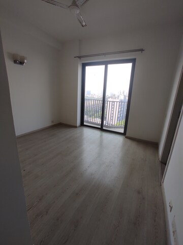 Room in 2 BHK Apartment at Pioneer Park Phase 1, Sector 61 – for Rent