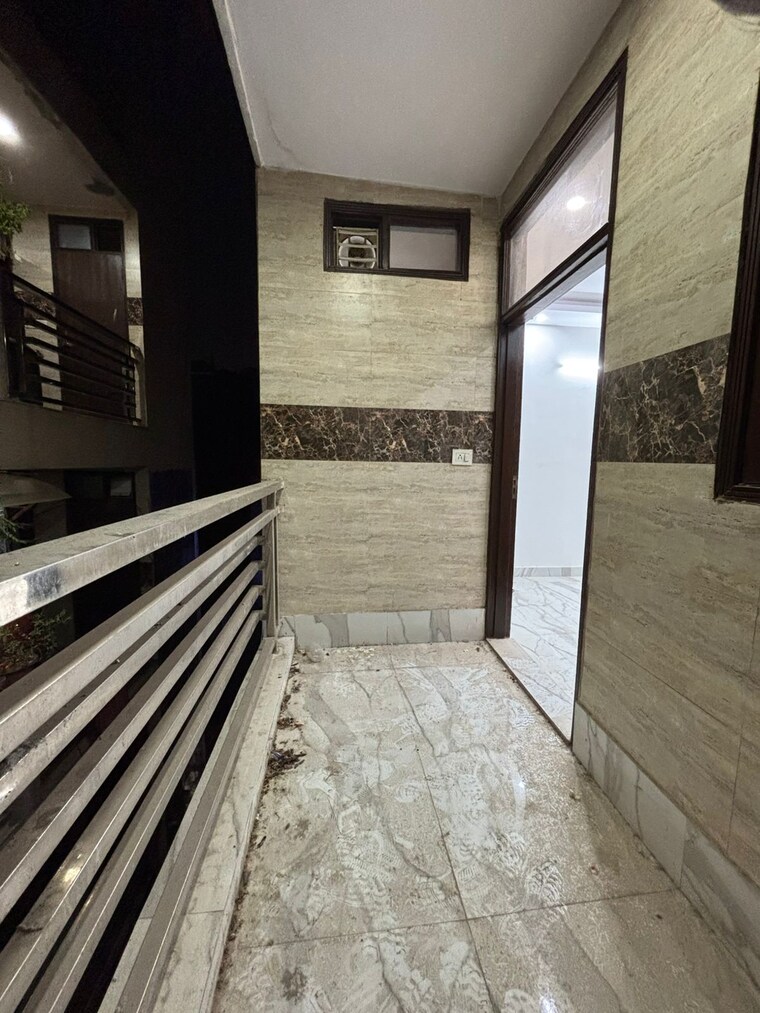 Balcony, govindpuri 3 Bedroom 900 Sq.Ft. Builder Floor In Govindpuri Delhi 9467615