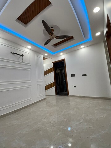 Furnished Amenities in 3 BHK Builder Floor at Govindpuri – for Sale