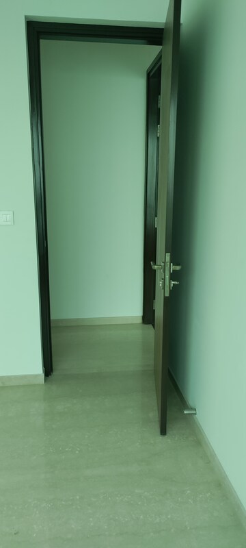 Room in 4 BHK Apartment at Rustomjee Crown, Prabhadevi – for Rent