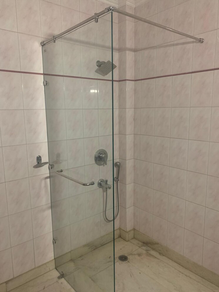 Bathroom, anand niketan 4 Bedroom 300 Sq.Yd. Builder Floor In Anand Niketan Delhi 9467643