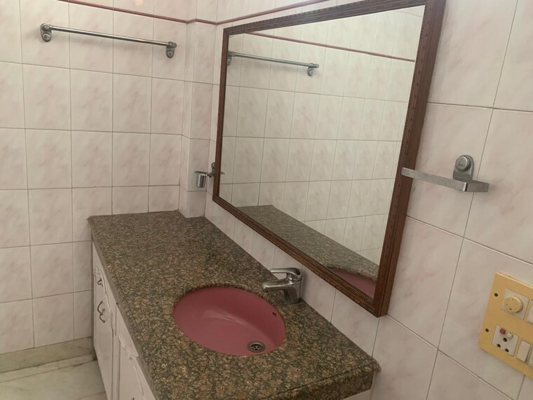 Bathroom, anand niketan 4 Bedroom 300 Sq.Yd. Builder Floor In Anand Niketan Delhi 9467643