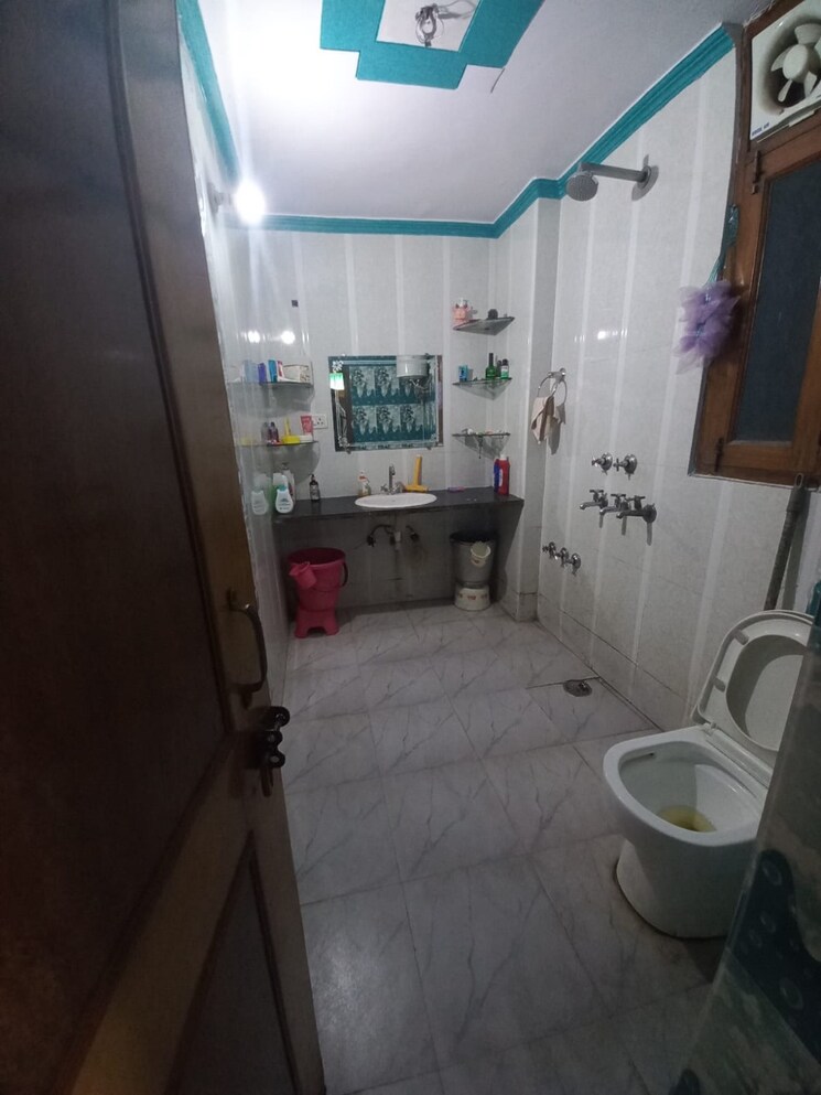 Bathroom, dda-platinum-heights 3 Bedroom 1400 Sq.Ft. Apartment In Sector 18 Dwarka Delhi 9467669