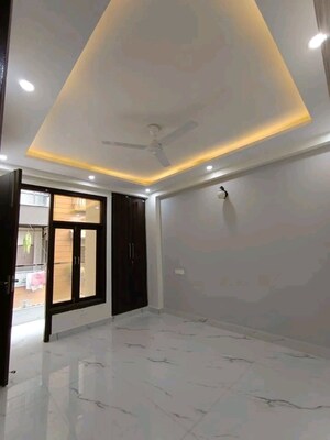Room in 3 BHK Builder Floor at Chattarpur – for Rent