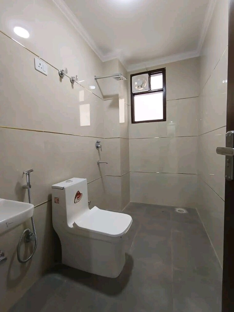 Bathroom, chattarpur 3 Bedroom 1200 Sq.Ft. Builder Floor In Chattarpur Delhi 9467709