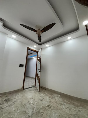 Room in 3 BHK Builder Floor at Govindpuri – for Sale