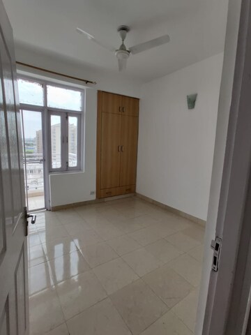 Room in 4 BHK Apartment at Tulip Purple, Sector 69 – for Rent