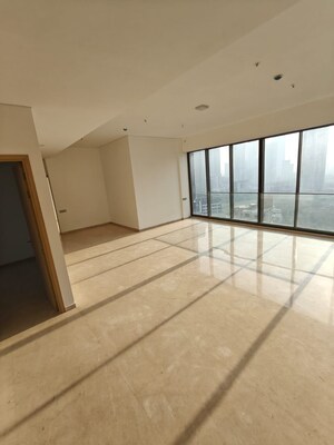 Room in 4 BHK Apartment at Rustomjee Crown, Prabhadevi – for Rent