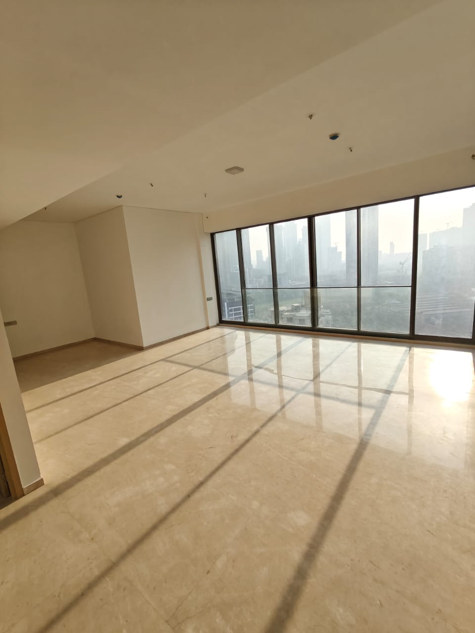 4 BHK + Servant Room Apartment For Rent in Rustomjee Crown