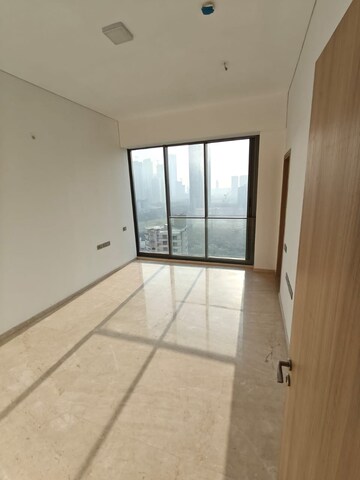 Room in 4 BHK Apartment at Rustomjee Crown, Prabhadevi – for Rent