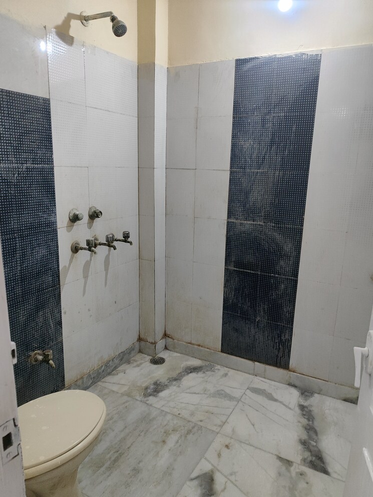 Bathroom, rwa-apartments-sector-20 2.5 Bedroom 1650 Sq.Ft. Villa In Sector 20 Noida 9467713
