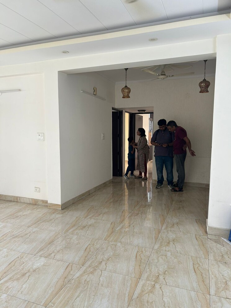 Room, sector 4 dwarka 3 Bedroom 1400 Sq.Ft. Apartment In Sector 4 Dwarka Delhi 9467738