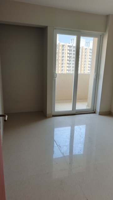Room in 2 BHK Apartment at Tata Eureka Park, Sector 150 – for Rent