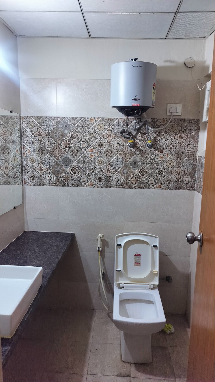 Bathroom, paramount-golfforeste 1 Bedroom 435 Sq.Ft. Apartment In Zeta I Greater Noida Greater Noida 9467744