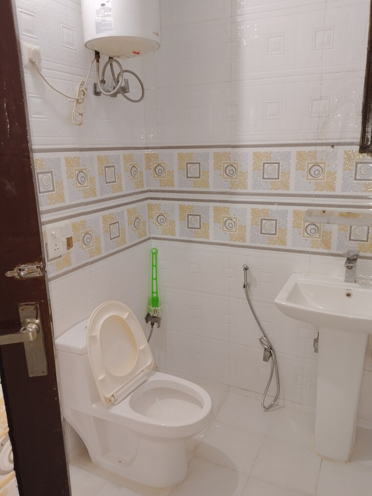 Bathroom, saket 4 Bedroom 1800 Sq.Yd. Builder Floor In Saket Delhi 9467801