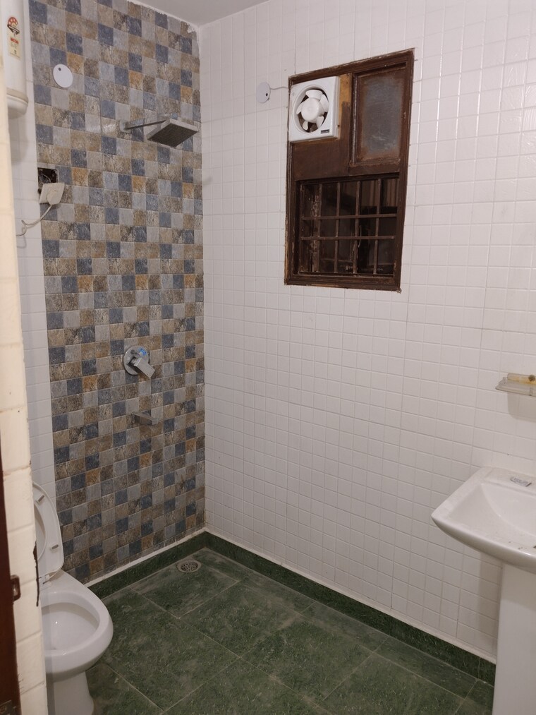 Bathroom, saket 4 Bedroom 1800 Sq.Yd. Builder Floor In Saket Delhi 9467801