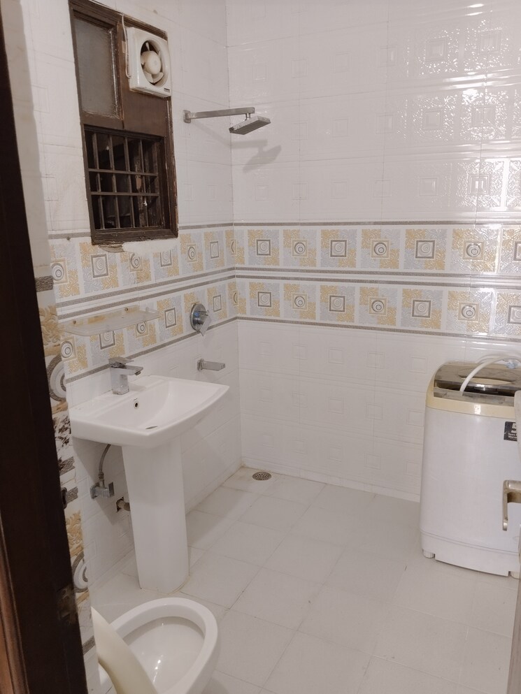 Bathroom, saket 4 Bedroom 1800 Sq.Yd. Builder Floor In Saket Delhi 9467801