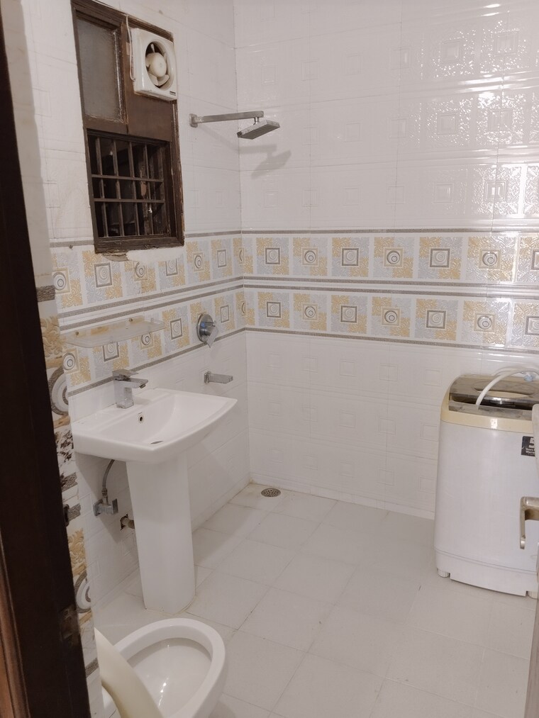 Bathroom, saket 4 Bedroom 1800 Sq.Yd. Builder Floor In Saket Delhi 9467801