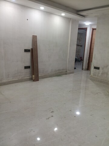 Room in 3 BHK Builder Floor at Sultanpur – for Rent